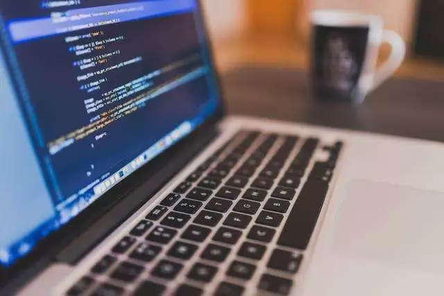 java培訓(xùn)：Java在開發(fā)人員中如此流行的4個(gè)原因