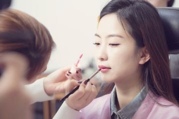 化妝培訓學校的老師帶您看國際超模街頭美式大賞 天生衣架穿啥都養(yǎng)眼