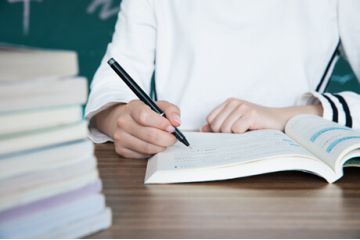 成人高考初中可以考本科嗎